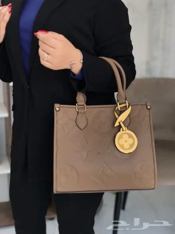 طقم شوز وشنطة لويس فيتون 17