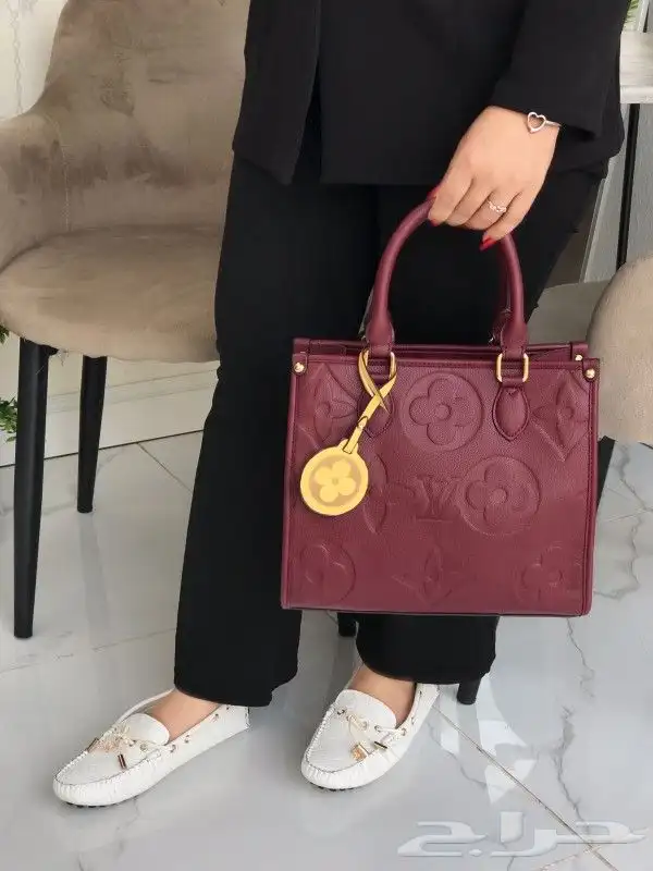 طقم شوز وشنطة لويس فيتون 19