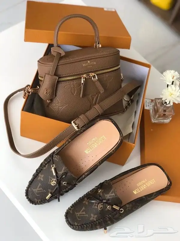 طقم شوز وشنطة لويس فيتون 35