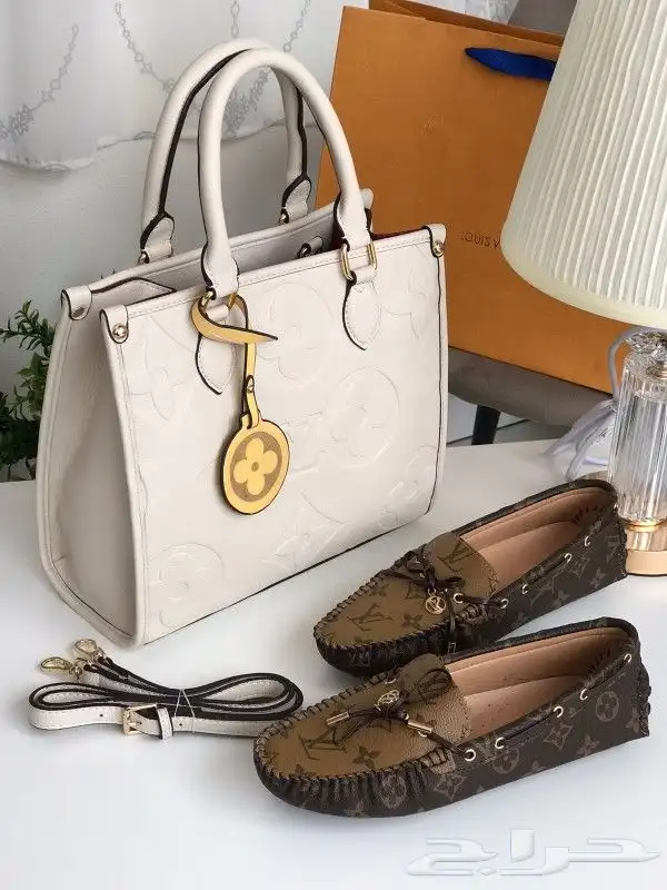 طقم شوز وشنطة لويس فيتون 25