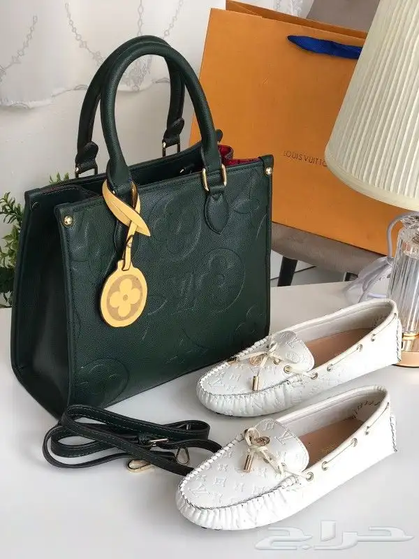 طقم شوز وشنطة لويس فيتون 22