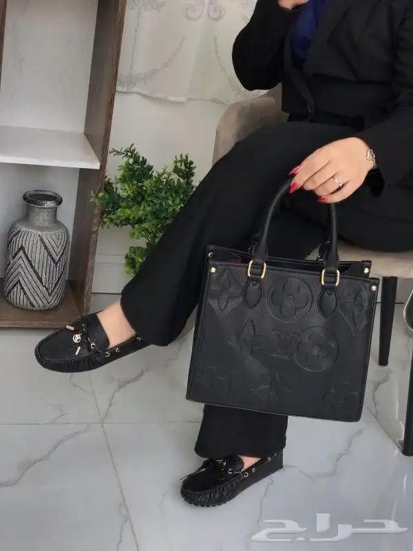 طقم شوز وشنطة لويس فيتون 15