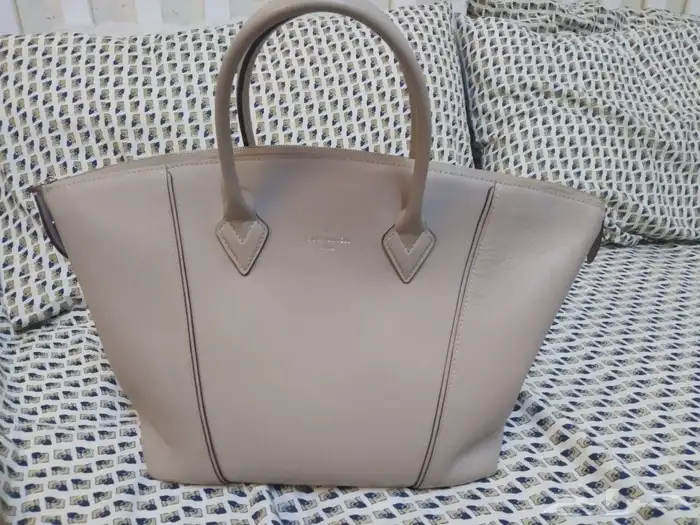 شنطه نسائيه LV على السوم 4