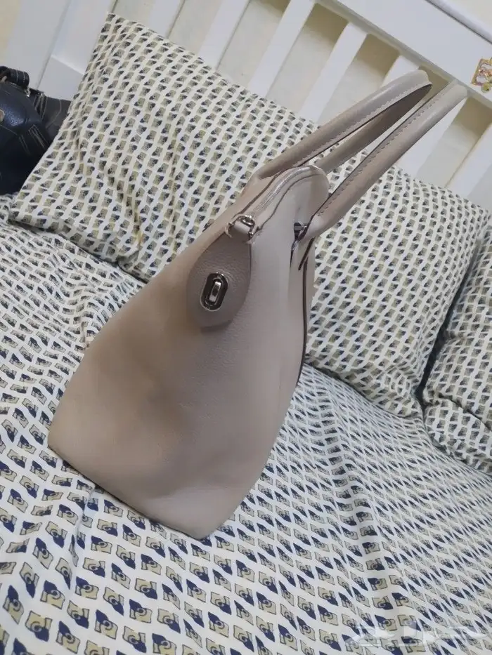 شنطه نسائيه LV على السوم 0