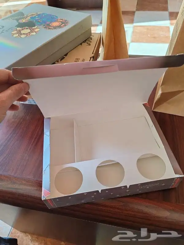 طباعة بوكسات واستيكر واكواب ورقية وكروت وفواتير 1