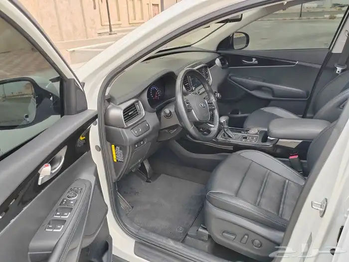 تم البيع سورنتو ديزل 2018 دبل 7 راكب بنرواما 19