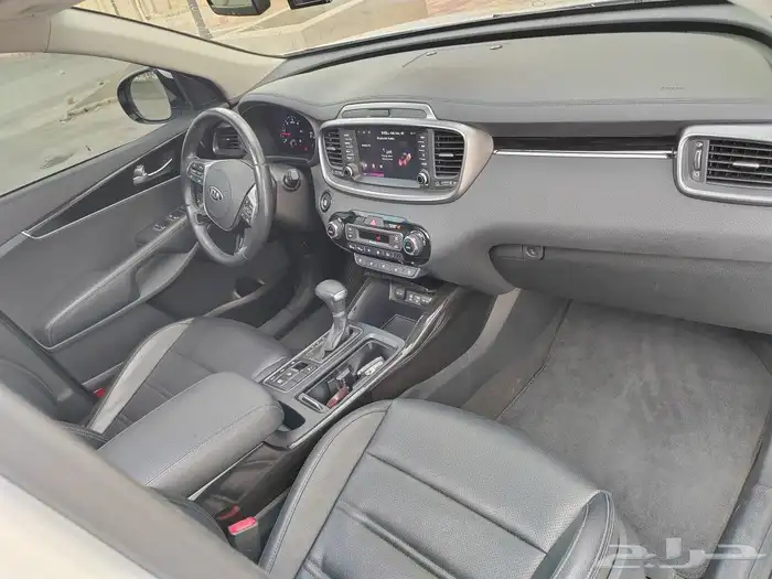 تم البيع سورنتو ديزل 2018 دبل 7 راكب بنرواما 36