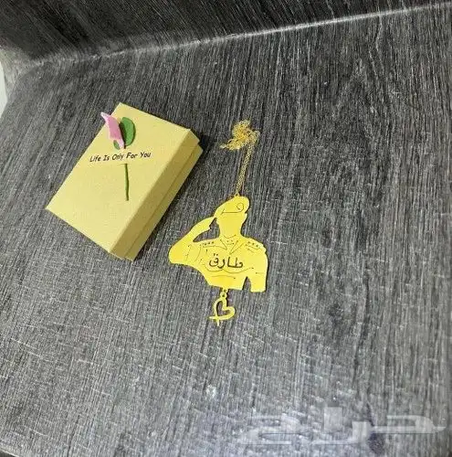 بروشات بالإسم طوق ورد بنات بالاسم حسب الطلب 31