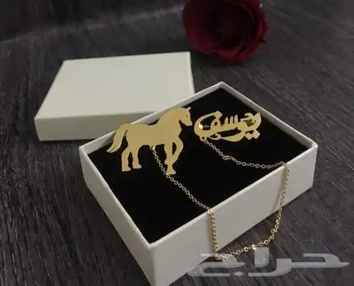 بروشات بالإسم طوق ورد بنات بالاسم حسب الطلب 10
