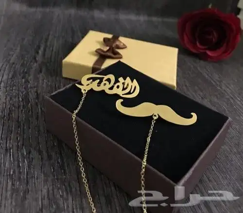 بروشات بالإسم طوق ورد بنات بالاسم حسب الطلب 26