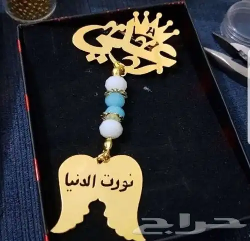 بروشات بالإسم طوق ورد بنات بالاسم حسب الطلب 12