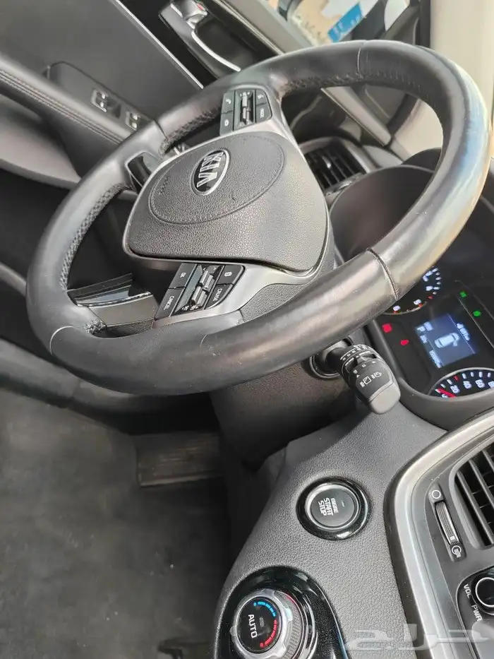 تم البيع سورنتو ديزل 2018 دبل 7 راكب بنرواما 32