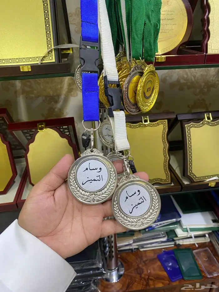 طباعة دروع طباعه كاوس طباعه وسام التخرج بروشات 2