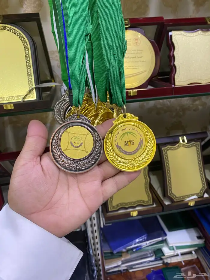طباعة دروع طباعه كاوس طباعه وسام التخرج بروشات 1