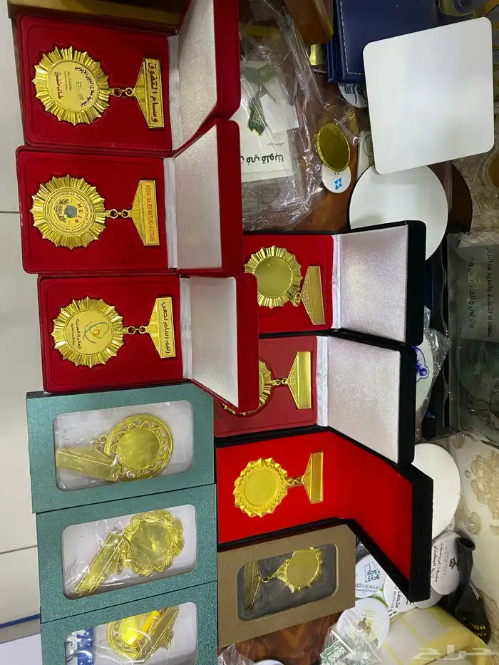 طباعة دروع طباعه كاوس طباعه وسام التخرج بروشات 12