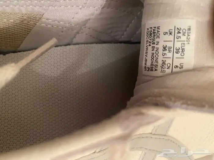 حذاء رياضي ماركة onitsuka tiger اليابانية 2