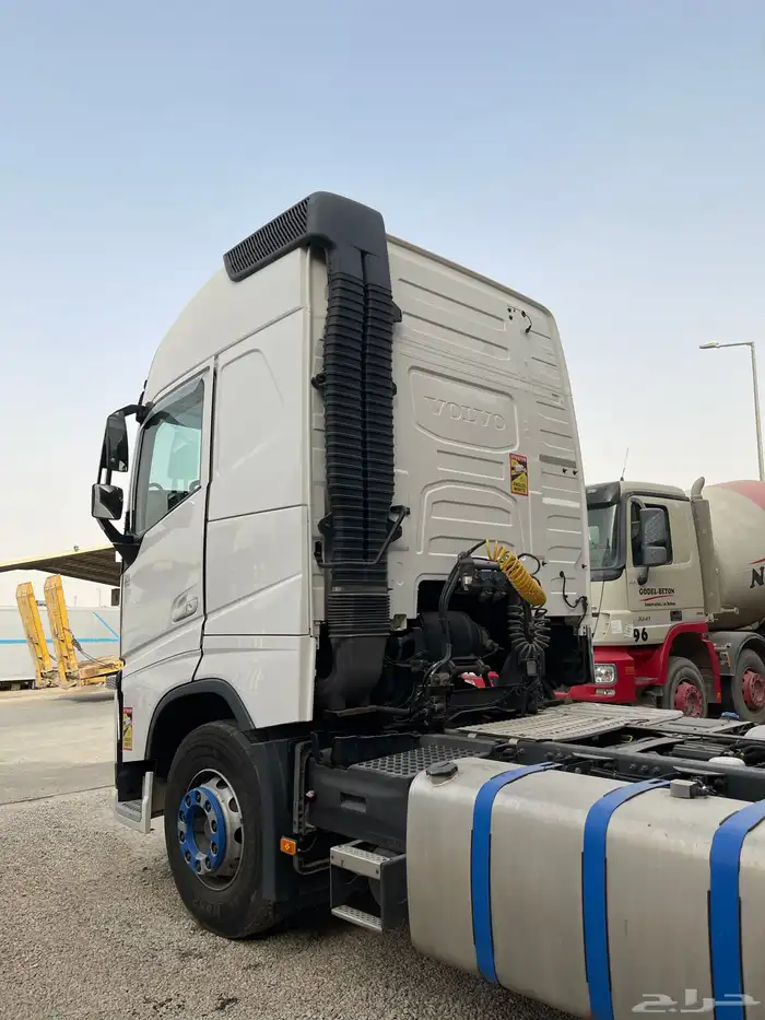 راس شاحنة فولفو FH 460 بطاقة جمركية 2014 4