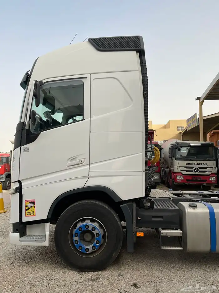 راس شاحنة فولفو FH 460 بطاقة جمركية 2014 3
