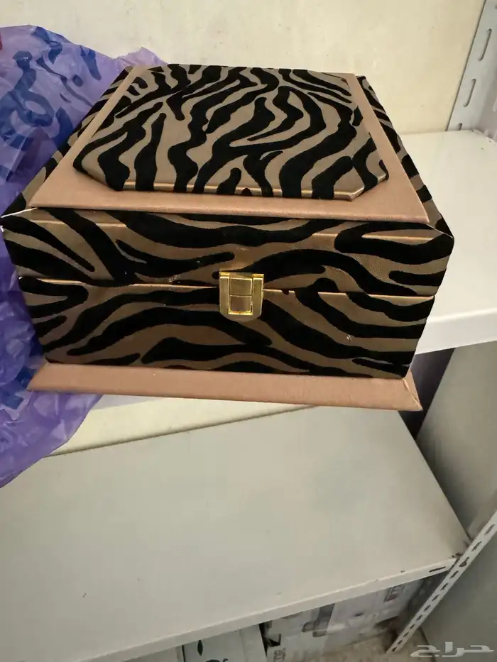 اكياس ماركات وبوكسات 25