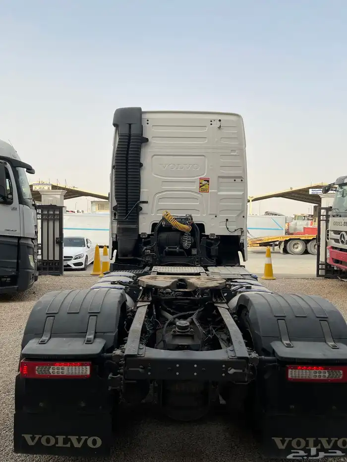 راس شاحنة فولفو FH 460 بطاقة جمركية 2014 5