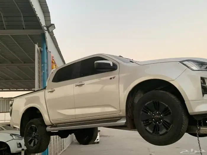 ايسوزو موديل مصدوم يوجد شحن لجميع المملكه 3