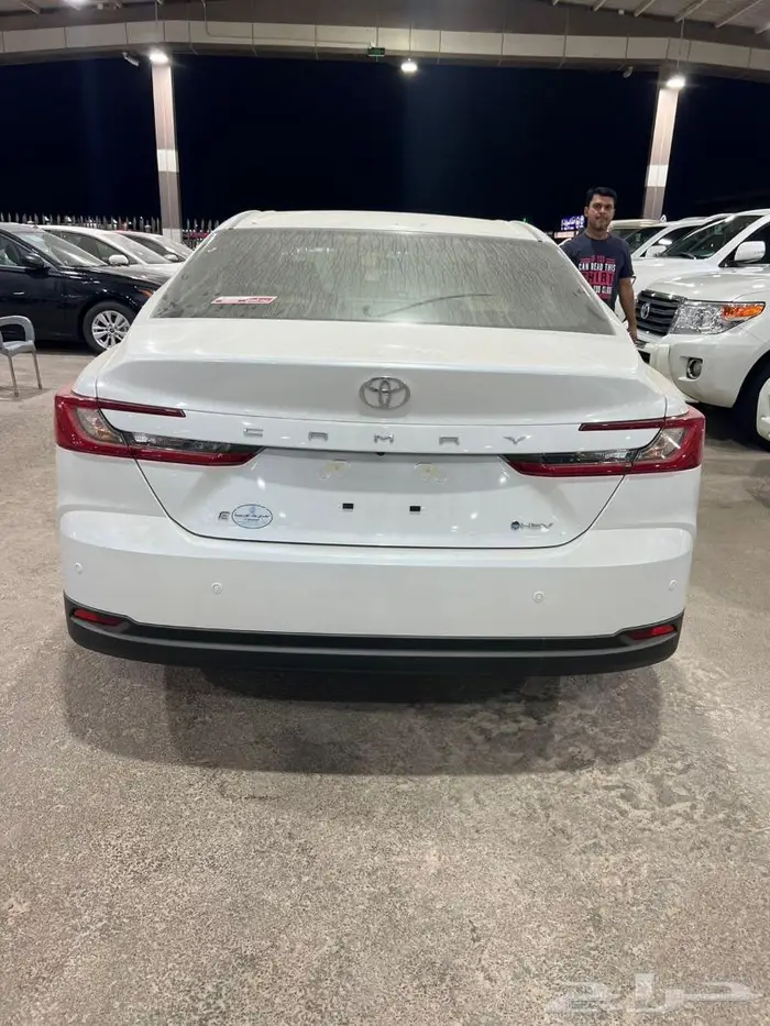 كامرى E استاندر هايبرد 2025 3