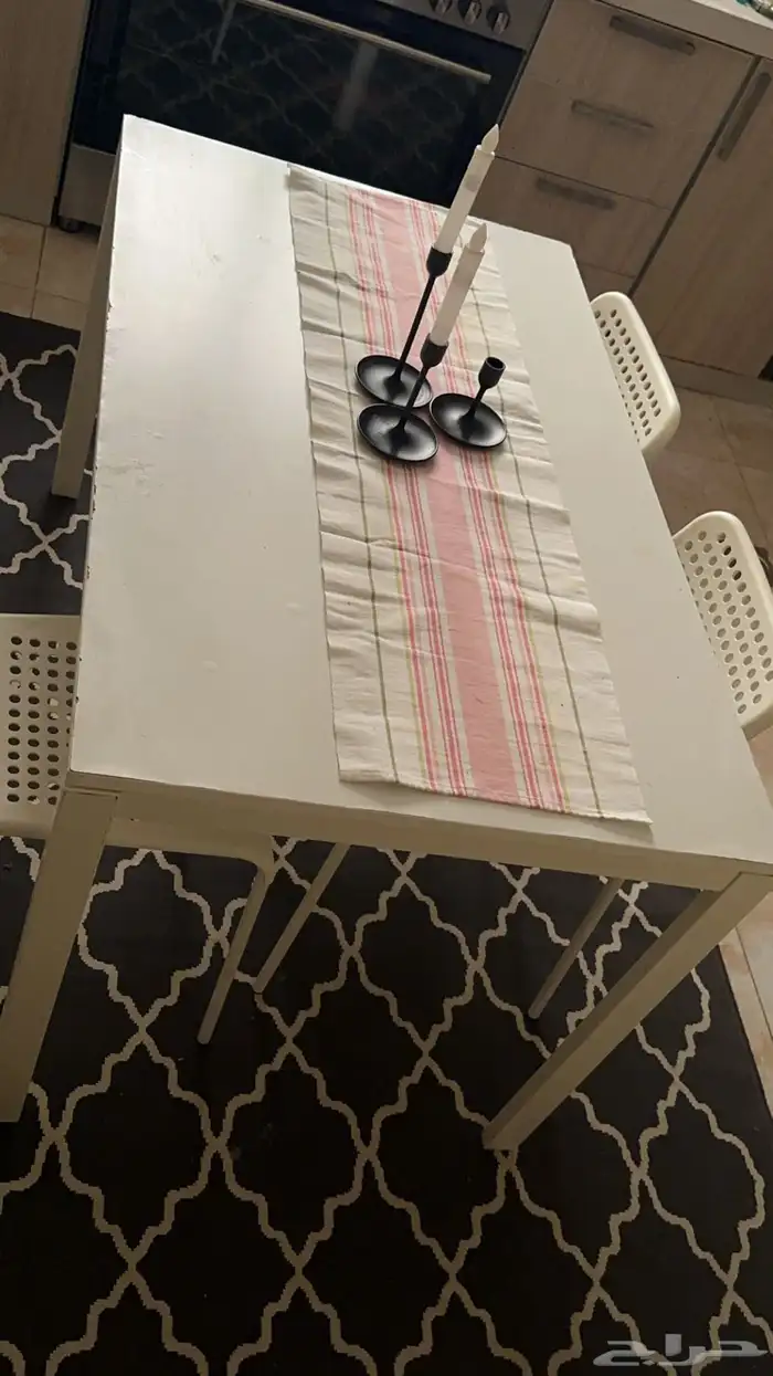طاولة ايكيا 1
