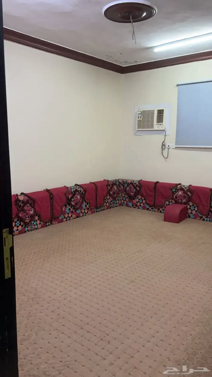 شقه دور ثاني مفروشة ونظيفة الذيبية حي ب 2