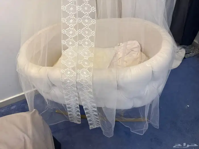 طاولة مدخل وسرير أطفال استقبل 1