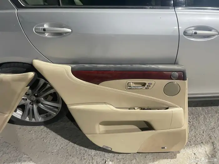 ديكور خلفي لارج يمين   يسار بيج   ديكور مكيف اسود 1