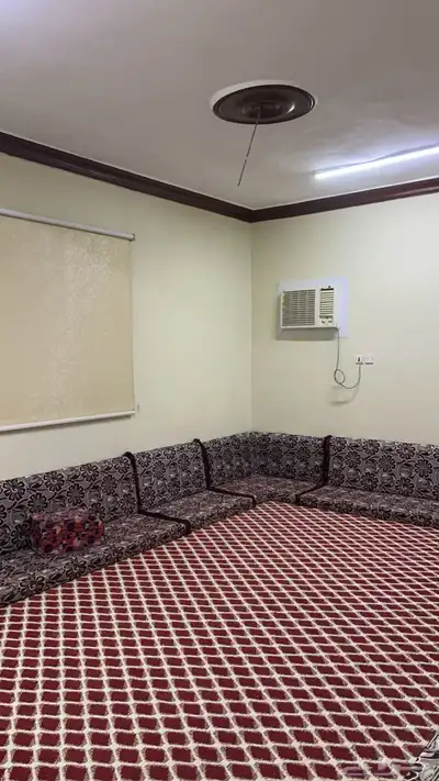 شقه دور ثاني مفروشة ونظيفة الذيبية حي ب 8