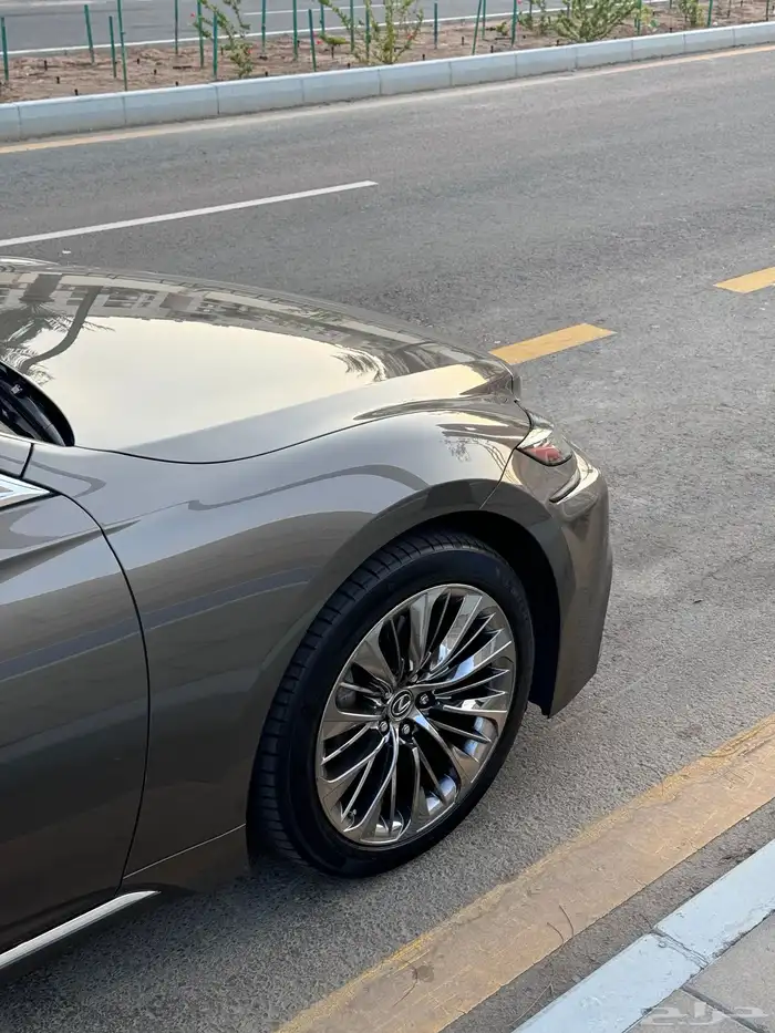 تم البيع لكسزس LS350 ممشى 55 ألف 18