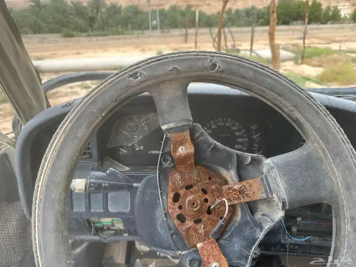 للبيع قطع غيار سيارة لاند كلوزر 93 تشليح 16