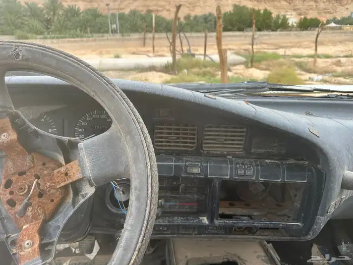 للبيع قطع غيار سيارة لاند كلوزر 93 تشليح 18