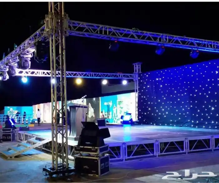 ترس حديد مع مسرح متنقل بحالة ممتازة 0