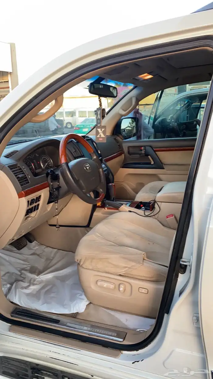 جيب تايوتا لاندكروزر 2015 فل كامل 6