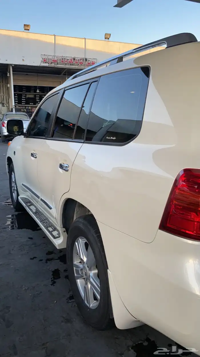 جيب تايوتا لاندكروزر 2015 فل كامل 3