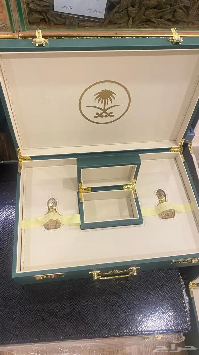 شنطه جلد إيطالي فاخر 2كرستاله ربع توله وبيت العود ثمن 11
