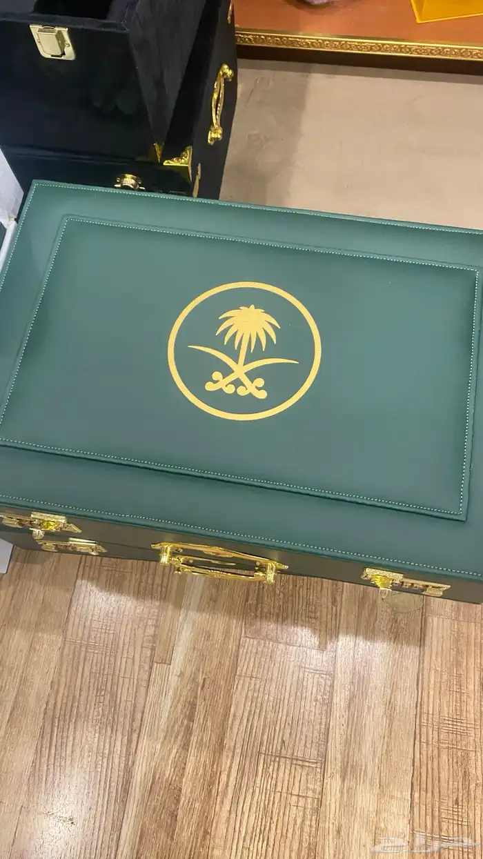 شنطه جلد إيطالي فاخر 2كرستاله ربع توله وبيت العود ثمن 7