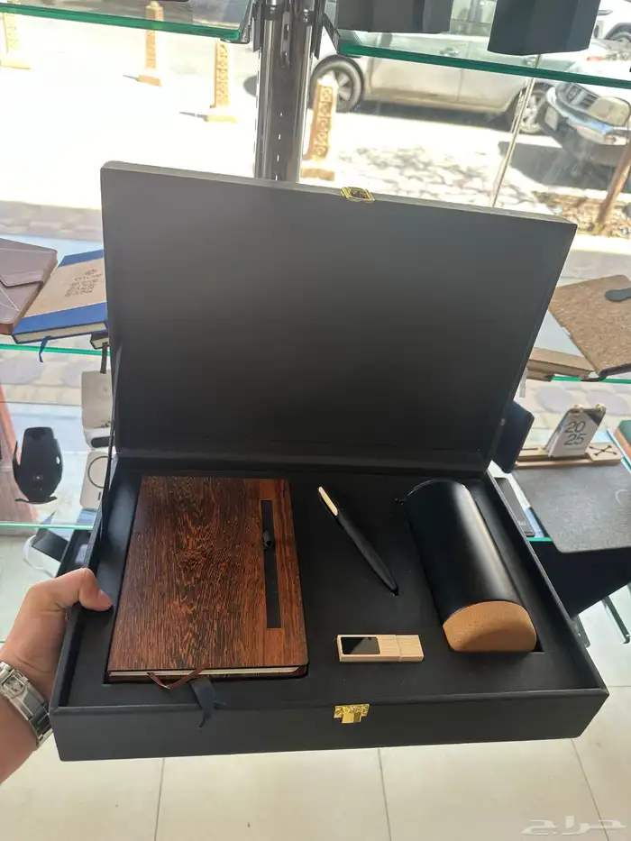 تنفيذ بكسات هدايا للشركات وتنفيذ مستلزمات المطبوعات 6