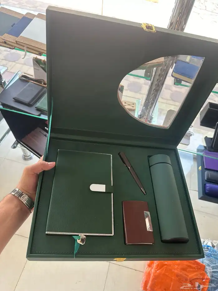 تنفيذ بكسات هدايا للشركات وتنفيذ مستلزمات المطبوعات 9