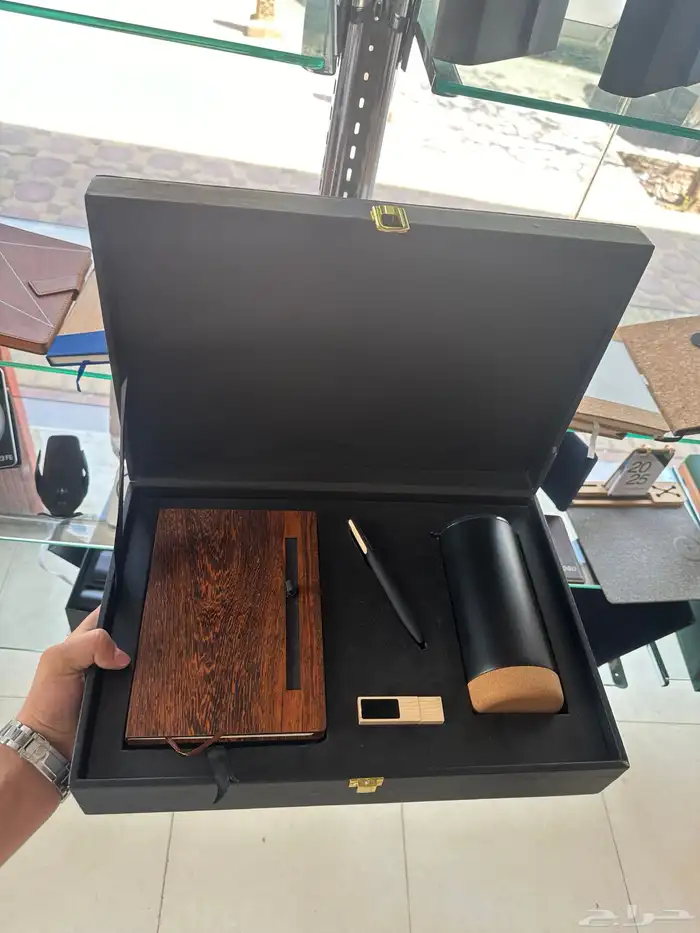 تنفيذ بكسات هدايا للشركات وتنفيذ مستلزمات المطبوعات 7