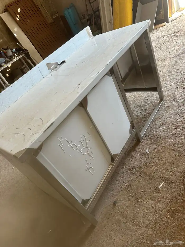 متخصصون في تفصيل  الاستانلس  ستيل 4