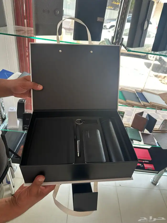 تنفيذ بكسات هدايا للشركات وتنفيذ مستلزمات المطبوعات 13