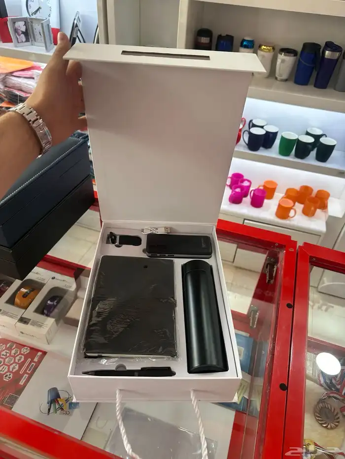 تنفيذ بكسات هدايا للشركات وتنفيذ مستلزمات المطبوعات 1