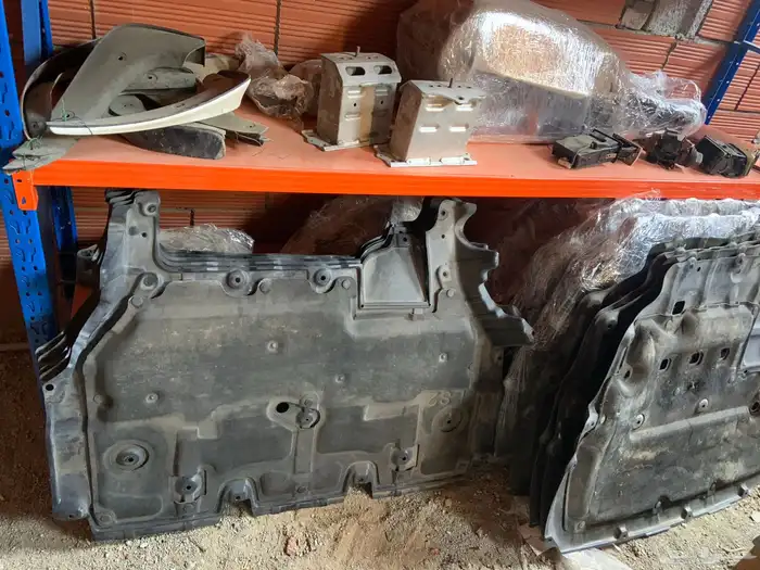 بطانة مكينة لكزس LS460 2007-2012 1