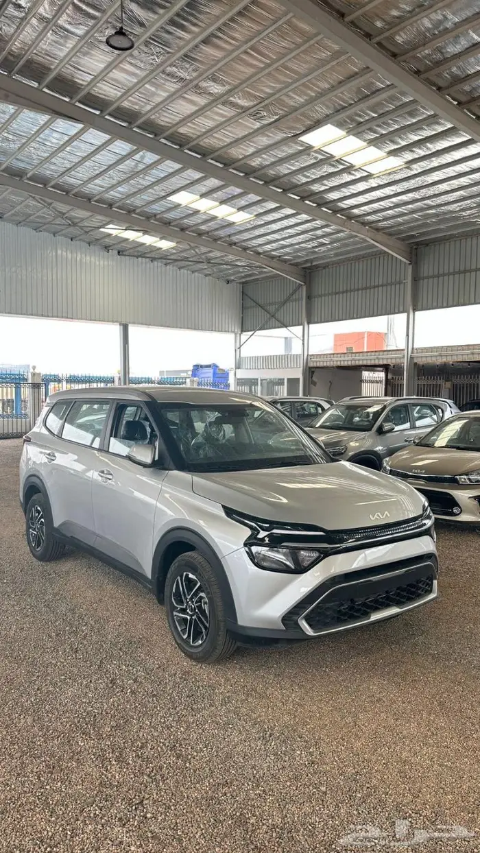 كيا كارينز 2024 استاندر 8