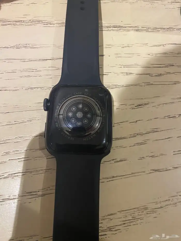 ساعة Apple  اصدار 6  مقاس44  اصلية بس ما ادري تشتغل ولا لا 0