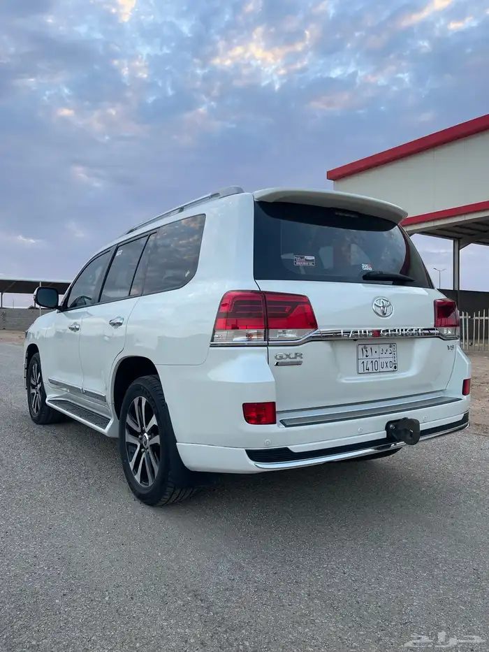 لاندكروزر 2019 تورنق بانزين تم البيع 5