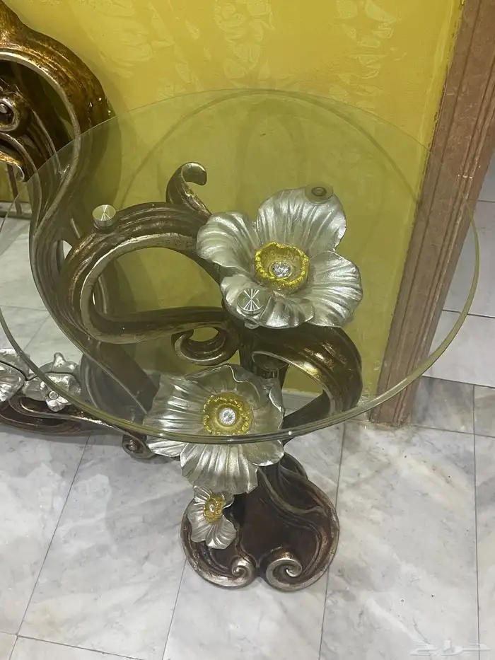 مرآة وطاولة وزينة جدار للبيع 2